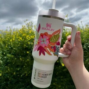 NWT Stanley Quencher FlowState Tumbler 40oz, Frost Tropic Flowers